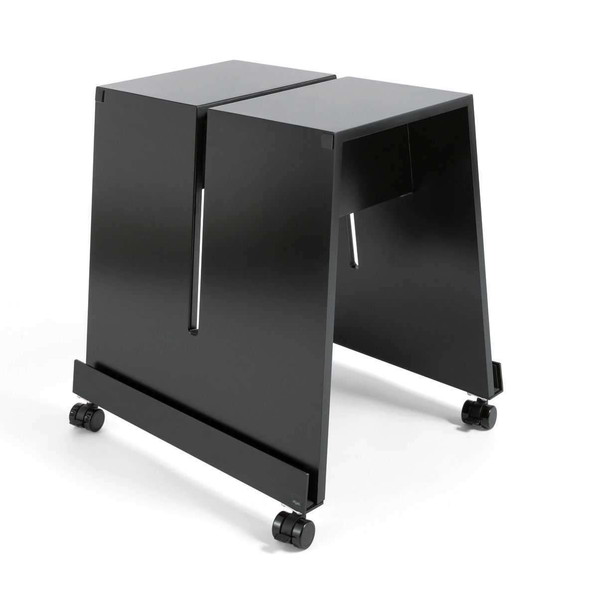 MU050-Stand-01.jpg