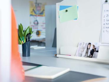 Whiteboard auf Schreibtisch