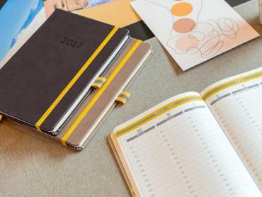 Linescape Wochenkalender aufgeschlagen mit vertikalem Layout