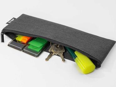 Das Taschen-Organizer-Set bewahrt Maus, Ladekabel und Stifte