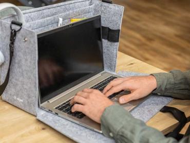 Der Arbeitsplatz to Go: Desk Sharing Bag Workspace