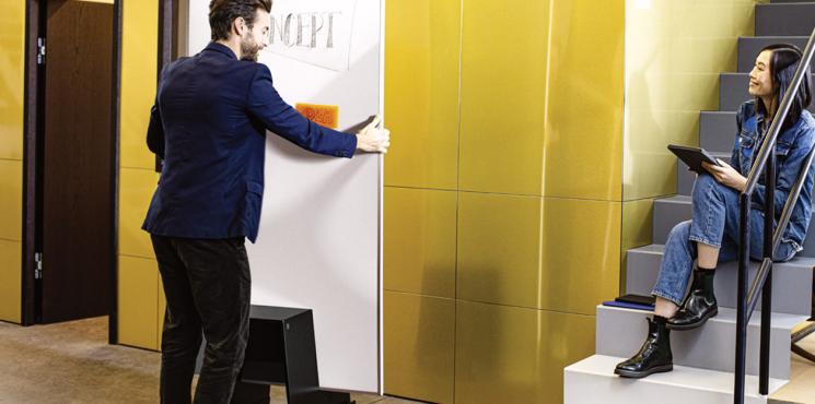 Meet up whiteboard in the middle of the mobile display stand