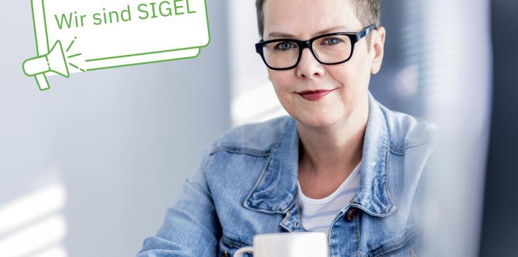 Produktdesignerin Tine Wolf Portrait mit Signet