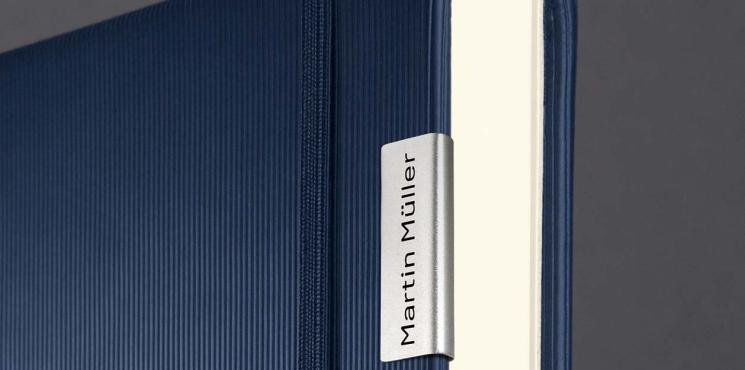 Metallclip auf Notizbüchern und Kalendern