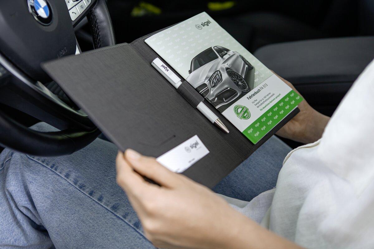 Einband-Fahrtenbuch-A5-Anwendung1.jpg