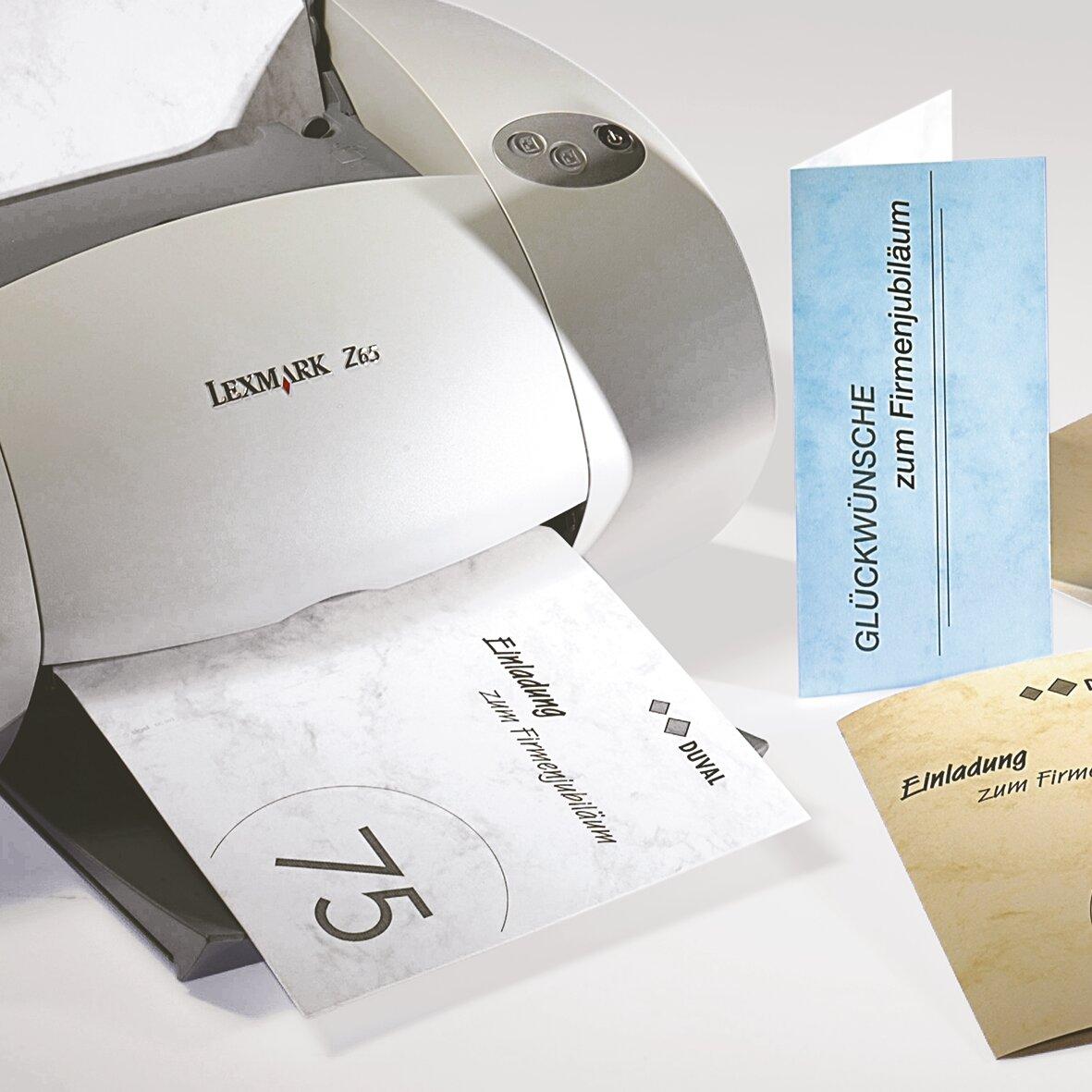 Drucker mit Einladung und Karten