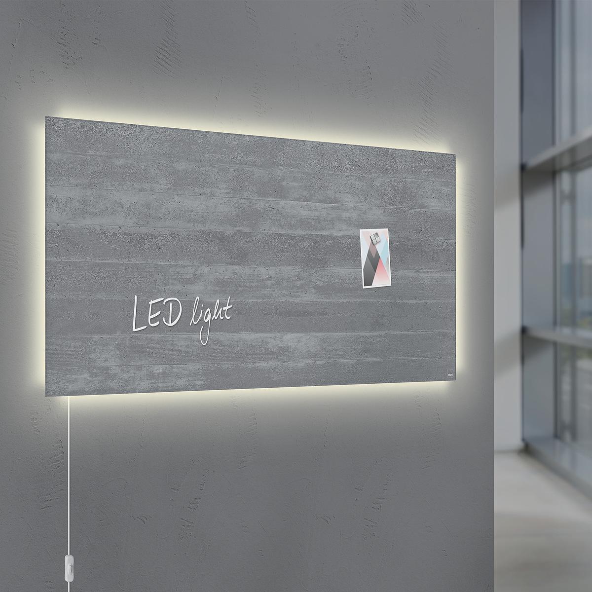 GL406-Glasmagnetboard-artverum-LED-Sichtbeton-ambiente-01-A1