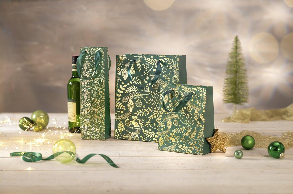 GT118-GT119-GT130-Geschenktaschen-Golden ornaments on green.jpg