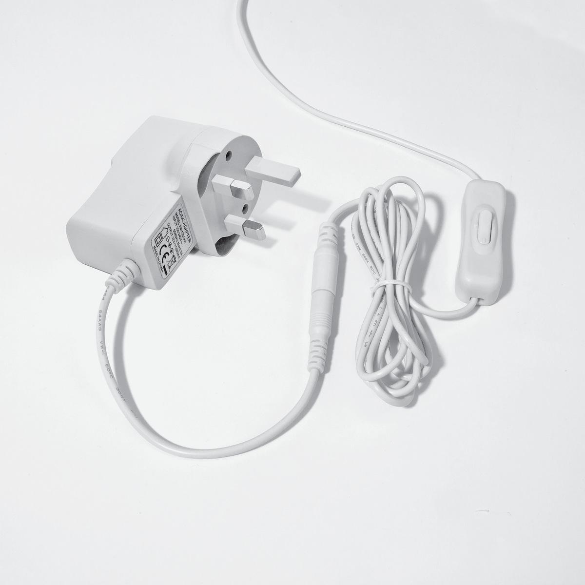Glasmagnetboard-artverum-Detail-LED-Stecker-UK.jpg