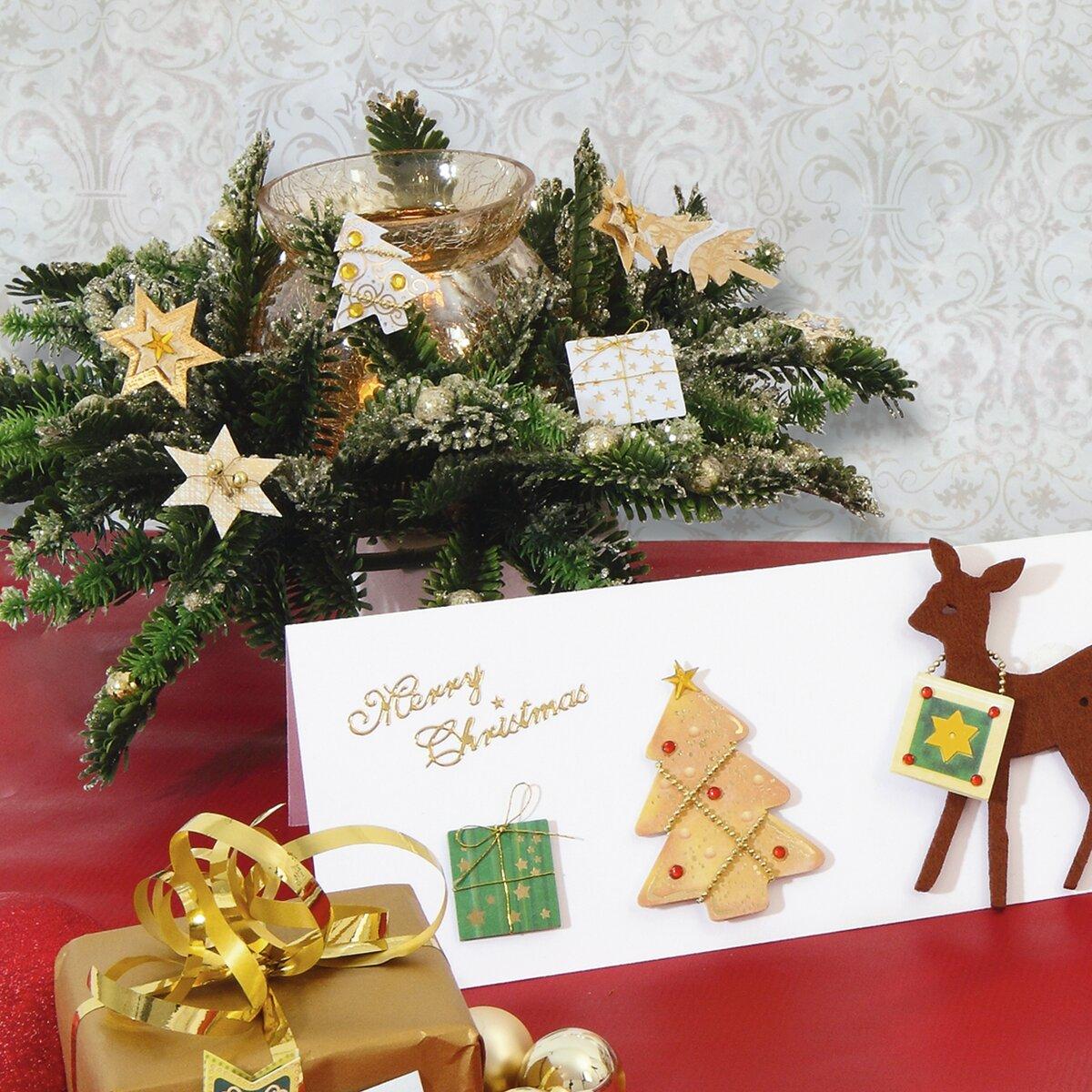 Weihnachtsgesteck mit Kerze und Karten