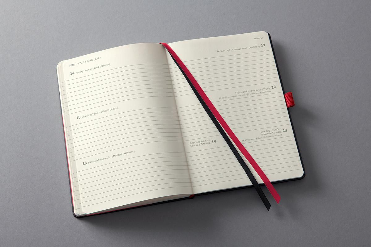 Kalender-Conceptum-2025-RedEdition-Zeichenbaender.jpg