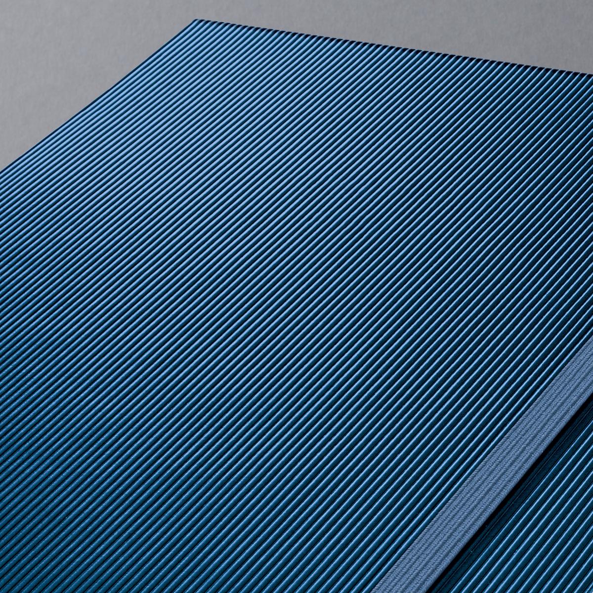 Notizbuch-Conceptum-hardcover-Detail-bluemetallic-01-A