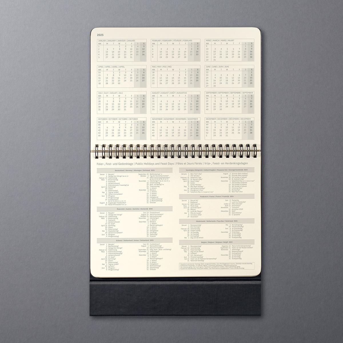 Tischkalender-A5-CONCEPTUM-2025-Jahresuebersicht-Feiertage.jpg
