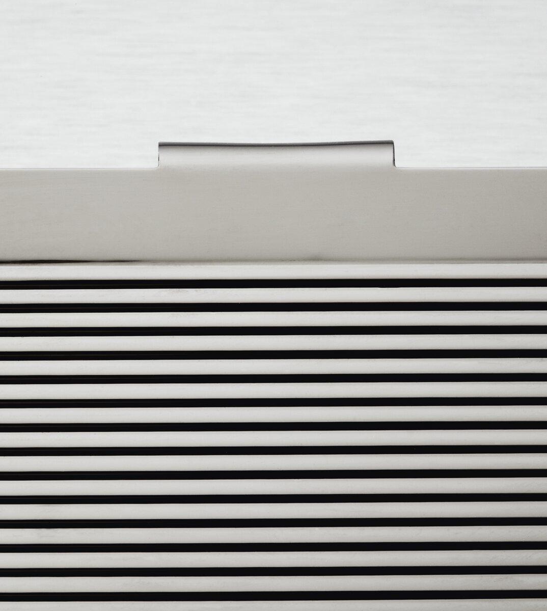 Metallgitter mit parallelen Streifen