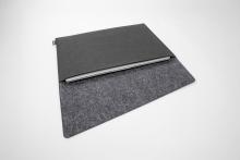 BA501-Anwendung2-Sigel-Laptop-HuelleS-dunkelgrau.jpg