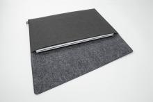 BA503-Anwendung2-Sigel-Laptop-HuelleM-dunkelgrau.jpg