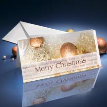 Weihnachtskarte mit goldenen Kugeln Text: Merry Christmas in mehreren Sprachen