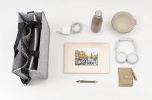 Laptop, Kopfhörer, Ladegerät, Flasche, Tasche, Schüssel, Stift, Geldbörse