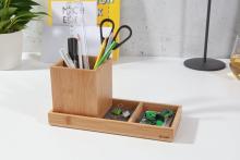 Stiftehalter aus Holz mit Büromaterial