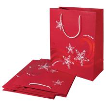 Rote Geschenktüten mit Schneeflockenmotiv