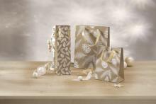 GT120-GT131-GT132-Geschenktaschen-Pine-cones-and-pine-branches.jpg