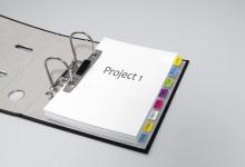 Ordner mit Registertabs, enthält Dokument Project 1