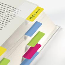 Buch mit bunten Registerkarten Eine Karte trägt den Schriftzug „Definition“