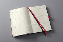 Kalender-Conceptum-2025-RedEdition-Zeichenbaender.jpg