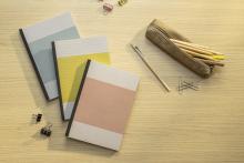 Drei Notizbücher, Stifteetui, Pinsel