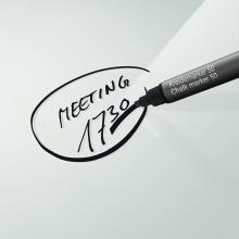 Text and chalk marker on glass: Meeting 17:30