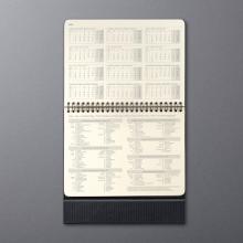 Tischkalender-A5-CONCEPTUM-2025-Jahresuebersicht-Feiertage
