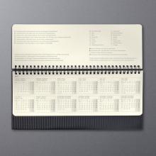 Tischkalender-CONCEPTUM-2025-Jahresuebersicht