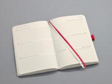 WK-Zeichenbaender-softcover-Kalender-2025-Conceptum-rot