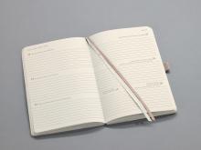 WK-Zeichenbaender-softcover-Kalender-2025-Conceptum-taupe.jpg