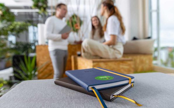 Einsatz von Kalendern und Notizbüchern mit deinem Logo