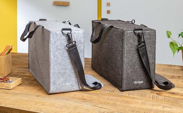 Eine dunkelgraue und eine hellgraue Workspage Desk Sharing Bag von SIGEL.