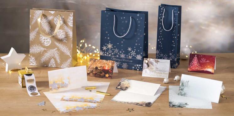 Weihnachtsartikeln von SIGEL wie Geschenktaschen, Briefpapier, Umschläge , Karten und Sticker mit unterschiedlichen Weihnachts-Designs